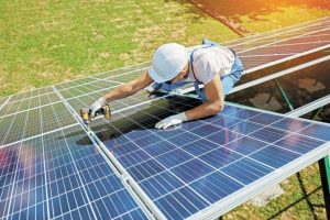 Energía distribuida crece en medio de pugna por modelo eléctrico